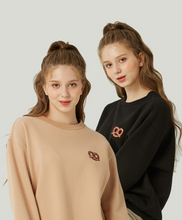 將圖片載入圖庫檢視器 GRIMPER Pretzel 駝色蝴蝶脆餅🥨大學T