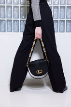 將圖片載入圖庫檢視器 LOEKA New Acme 兩用半月黑色牛皮包