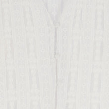 將圖片載入圖庫檢視器 CITYBREEZE 蕾絲透膚白色開襟襯衫