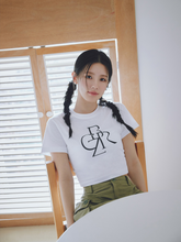 將圖片載入圖庫檢視器 CITYBREEZE 白色短版LogoT恤 ((G)IDLE曹薇娟同款)