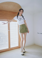 將圖片載入圖庫檢視器 CITYBREEZE 白色短版LogoT恤 ((G)IDLE曹薇娟同款)