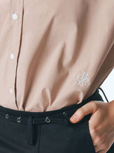 將圖片載入圖庫檢視器 CITYBREEZE 防皺經典米駝色長袖襯衫