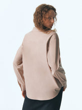 將圖片載入圖庫檢視器 CITYBREEZE 防皺經典米駝色長袖襯衫