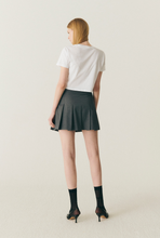 將圖片載入圖庫檢視器 CITYBREEZE 白色短版LogoT恤 ((G)IDLE曹薇娟同款)