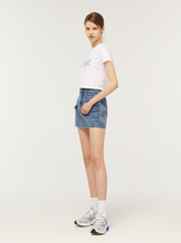 將圖片載入圖庫檢視器 CITYBREEZE Logo補丁白色短版T恤 ((G)IDLE曹薇娟同款)