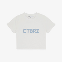將圖片載入圖庫檢視器 CITYBREEZE Logo補丁白色短版T恤 ((G)IDLE曹薇娟同款)