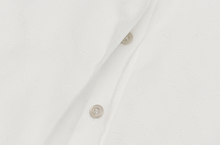 將圖片載入圖庫檢視器 EMKM 透膚白色方塊提花襯衫