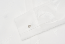 將圖片載入圖庫檢視器 EMKM 透膚白色羽毛提花襯衫
