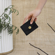 將圖片載入圖庫檢視器 D.LAB Kara 生日花牛皮黑色卡夾 12款