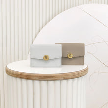 將圖片載入圖庫檢視器 D.LAB Kara 生日花牛皮米色卡夾 12款