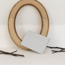 將圖片載入圖庫檢視器 D.LAB Kara 生日花牛皮淺灰色卡夾 12款