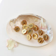 將圖片載入圖庫檢視器 D.LAB Kara 生日花牛皮淺灰色卡夾 12款