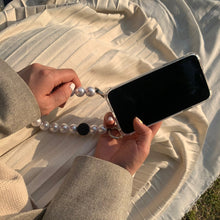 將圖片載入圖庫檢視器 ARNO Beads系列 珠鍊防撞手機殼_黑珠點綴珍珠