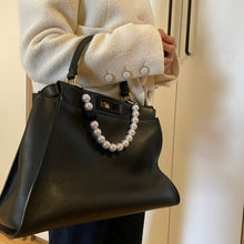 將圖片載入圖庫檢視器 ARNO Beads系列 珠鍊防撞手機殼_黑珠點綴珍珠