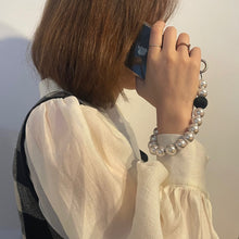 將圖片載入圖庫檢視器 ARNO Beads系列 珠鍊防撞手機殼_黑珠點綴珍珠