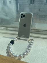 將圖片載入圖庫檢視器 ARNO Beads系列 珠鍊防撞手機殼_黑珠點綴珍珠