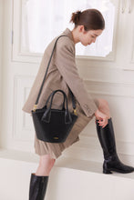 將圖片載入圖庫檢視器 LOEKA Marqueta M 優雅黑色牛皮水桶包