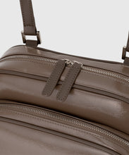 將圖片載入圖庫檢視器 NIEEH 環保皮革米棕色雙肩包