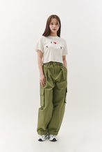 將圖片載入圖庫檢視器 BEYOND CLOSET New Boy 特殊花紋白色短版T恤