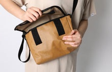 將圖片載入圖庫檢視器 OVER LAB Another Mountain 棕色環保郵差包