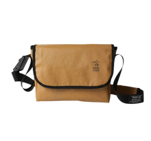 將圖片載入圖庫檢視器 OVER LAB Another Mountain 棕色環保郵差包