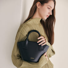 將圖片載入圖庫檢視器 LOEKA Marqueta S 優雅黑色牛皮水桶小包