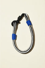 將圖片載入圖庫檢視器 MCRN 手機夾片+手腕掛繩條紋黑白 組合