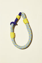 將圖片載入圖庫檢視器 MCRN 手機夾片+手腕掛繩藍莓香蕉 組合