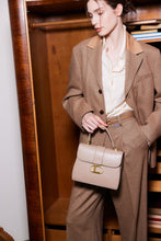 將圖片載入圖庫檢視器 LOEKA Classic Satchel 米啡色手提包