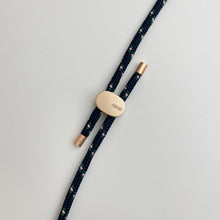 將圖片載入圖庫檢視器 ARNO 可拆式 編繩背帶透明手機殼_粉點藍