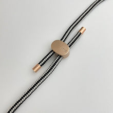 將圖片載入圖庫檢視器 ARNO 可拆式 編繩背帶透明手機殼_黑白