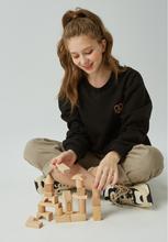 將圖片載入圖庫檢視器 GRIMPER Pretzel 黑色蝴蝶脆餅🥨大學T