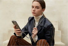 將圖片載入圖庫檢視器 ARNO 可拆式 編繩背帶透明手機殼_黑白