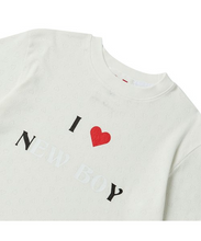 將圖片載入圖庫檢視器 BEYOND CLOSET New Boy 特殊花紋白色短版T恤