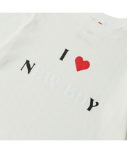 將圖片載入圖庫檢視器 BEYOND CLOSET New Boy 特殊花紋白色短版T恤