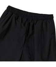 將圖片載入圖庫檢視器 BEYOND CLOSET 經典刺繡黑色尼龍短褲