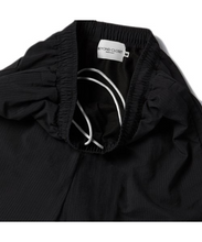 將圖片載入圖庫檢視器 BEYOND CLOSET 經典刺繡黑色尼龍短褲