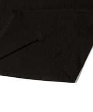 將圖片載入圖庫檢視器 BEYOND CLOSET 袖口浪漫愛心黑色純棉短袖T恤