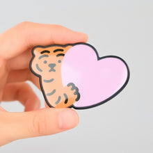 將圖片載入圖庫檢視器 MUZIK TIGER 手機氣囊支架_愛心胖虎