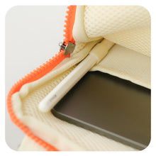 將圖片載入圖庫檢視器 MUZIK TIGER 尼龍米白色手提筆電/平板包