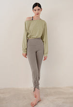 將圖片載入圖庫檢視器 CONCHWEAR 慵懶寬鬆長袖露肩罩衫 4色