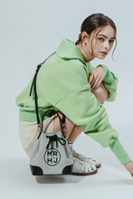 將圖片載入圖庫檢視器 MARHEN.J Noah 黑色蘋果皮革水桶兩用包