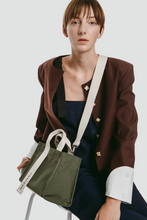 將圖片載入圖庫檢視器 MARHEN.J Rico Mini Comfort 墨綠色帆布包