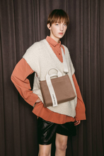 將圖片載入圖庫檢視器 MARHEN.J Rico Mini Comfort 卡其色帆布包