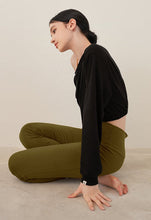 將圖片載入圖庫檢視器 CONCHWEAR 慵懶寬鬆長袖露肩罩衫 4色