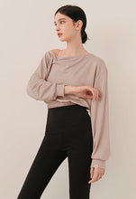 將圖片載入圖庫檢視器 CONCHWEAR 慵懶寬鬆長袖露肩罩衫 4色