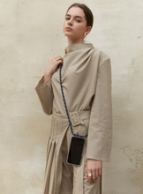 將圖片載入圖庫檢視器 ARNO 可拆式 編繩背帶透明手機殼_粉點藍