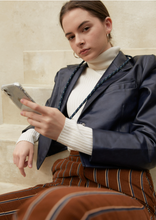 將圖片載入圖庫檢視器 ARNO 可拆式 編繩背帶透明手機殼_粉點藍