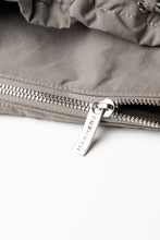 將圖片載入圖庫檢視器 MARHEN.J Plie Large 灰色蝴蝶結皺褶面 Hobo Bag
