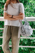 將圖片載入圖庫檢視器 MARHEN.J Popcorn Swing 個性街頭爆米花銀色側背包 (薛仁雅同款)